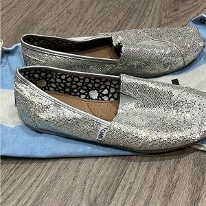 Woman’s Toms size 7.5